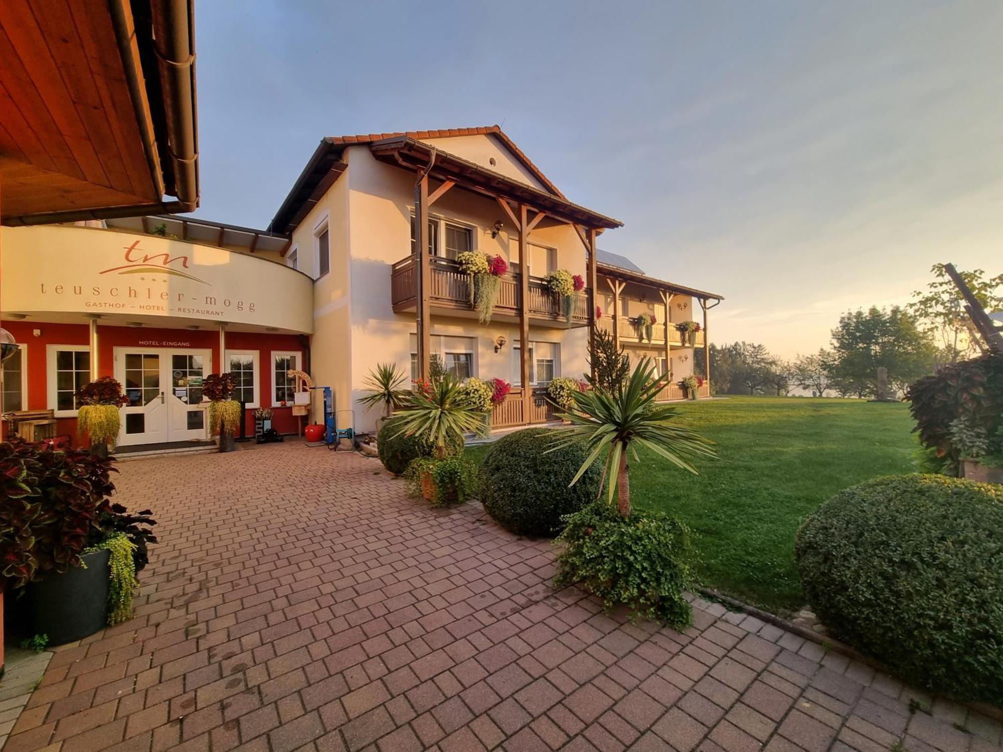 Hotel-Restaurant Teuschler-Mogg Bad Waltersdorf Inklusiv Genusscard Экстерьер фото